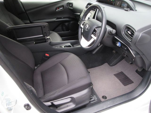 TOYOTA PRIUS 2017 Image 31