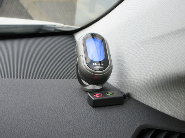 TOYOTA PRIUS 2017 Image 31