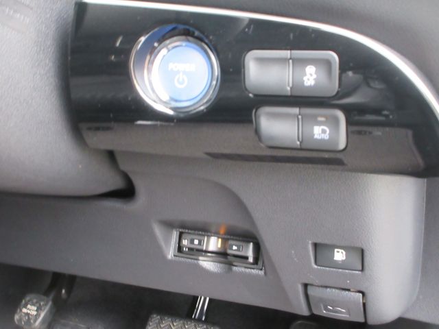 TOYOTA PRIUS 2017 Image 31