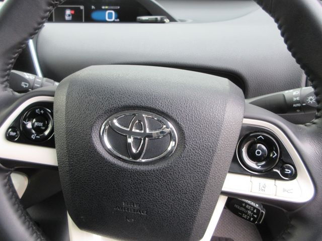 TOYOTA PRIUS 2017 Image 31