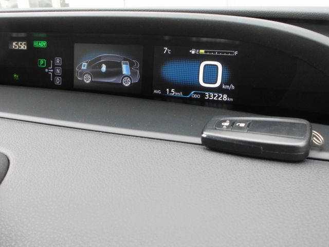 TOYOTA PRIUS 2017 Image 31