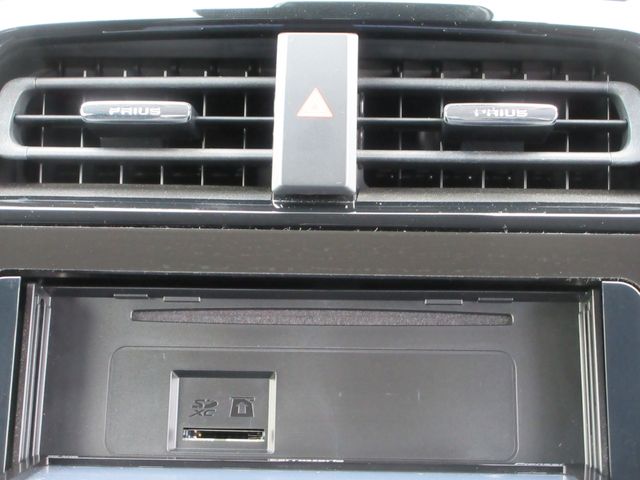 TOYOTA PRIUS 2017 Image 31