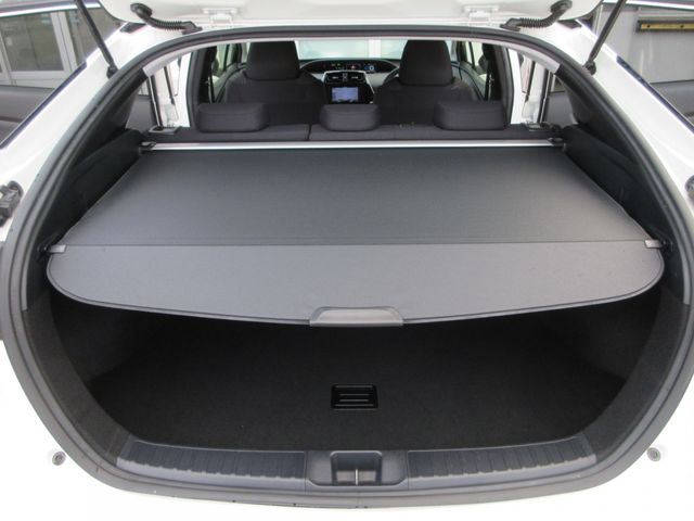 TOYOTA PRIUS 2017 Image 31