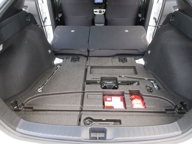 TOYOTA PRIUS 2017 Image 31