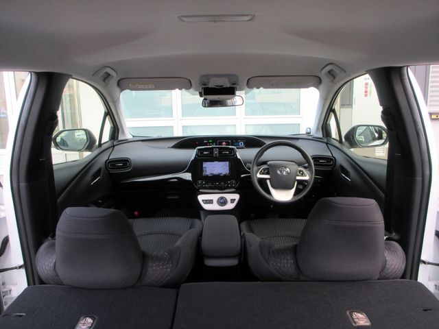 TOYOTA PRIUS 2017 Image 31