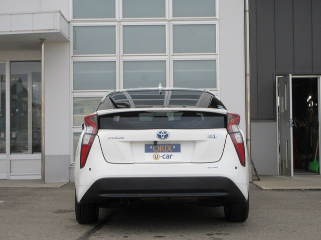TOYOTA PRIUS 2017 Image 31