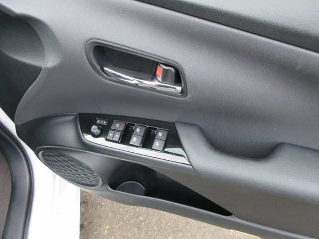 TOYOTA PRIUS 2017 Image 31