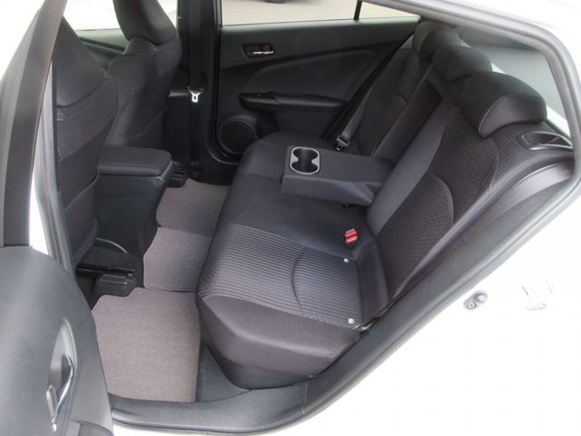 TOYOTA PRIUS 2017 Image 31