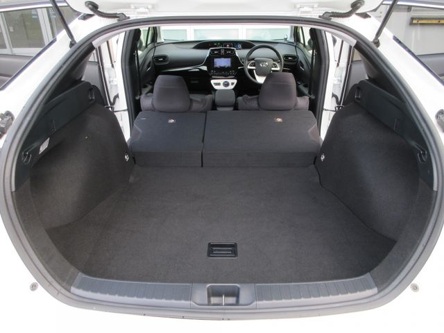 TOYOTA PRIUS 2017 Image 31