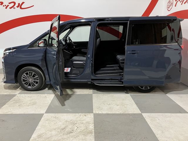 TOYOTA VOXY HYBRID 4WD 2022 Image 31