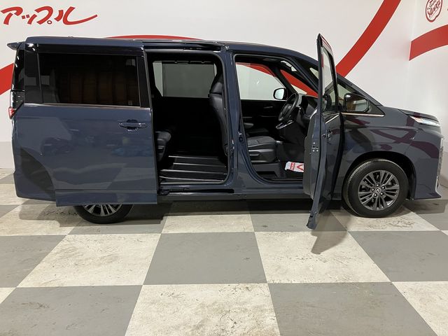 TOYOTA VOXY HYBRID 4WD 2022 Image 31