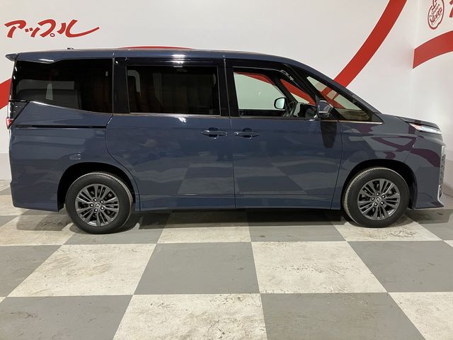 TOYOTA VOXY HYBRID 4WD 2022 Image 31