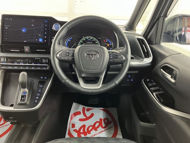 TOYOTA VOXY HYBRID 4WD 2022 Image 31