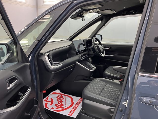 TOYOTA VOXY HYBRID 4WD 2022 Image 31