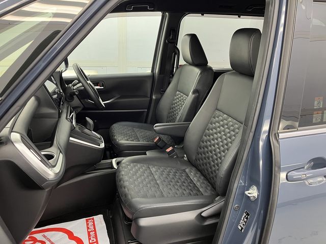 TOYOTA VOXY HYBRID 4WD 2022 Image 31