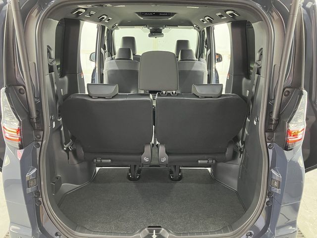 TOYOTA VOXY HYBRID 4WD 2022 Image 31