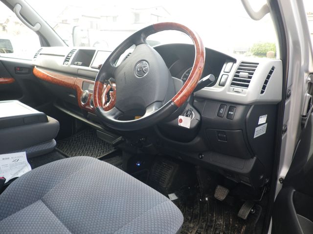 TOYOTA HIACE COMMUTER 2011 Image 31
