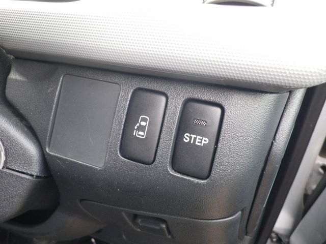 TOYOTA HIACE COMMUTER 2011 Image 31