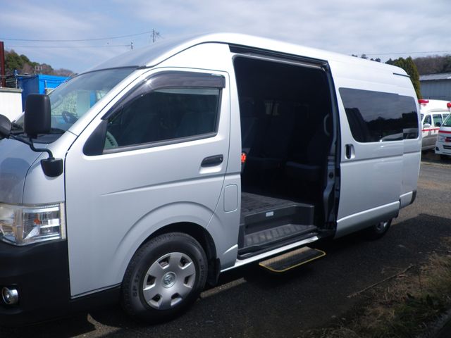 TOYOTA HIACE COMMUTER 2011 Image 31
