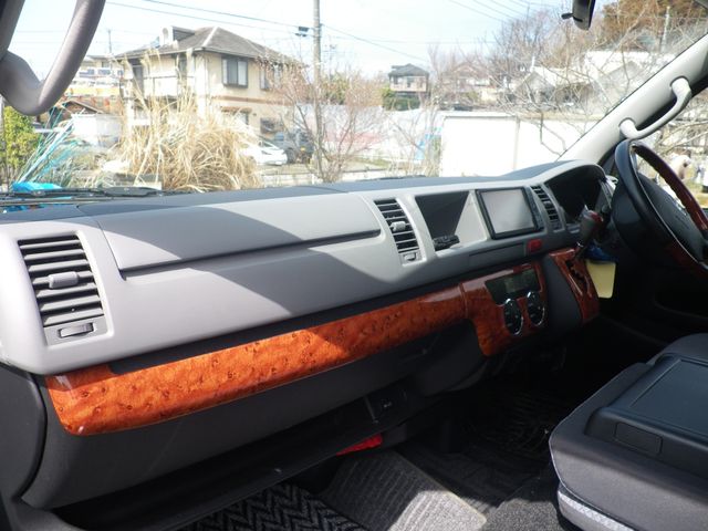 TOYOTA HIACE COMMUTER 2011 Image 31