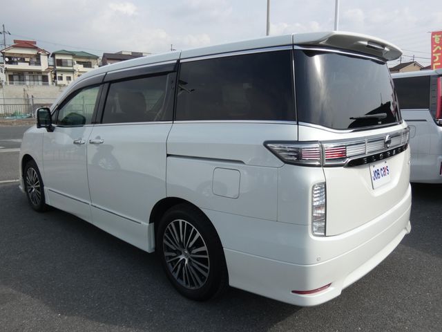 NISSAN ELGRAND 2017 Image 31