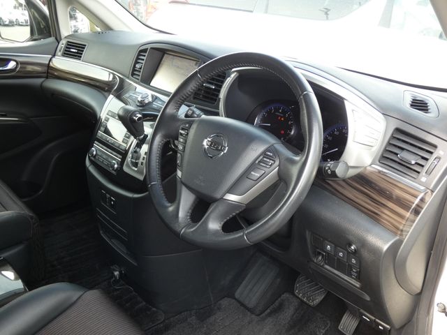 NISSAN ELGRAND 2017 Image 31