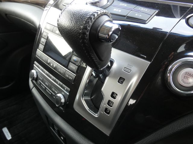 NISSAN ELGRAND 2017 Image 31