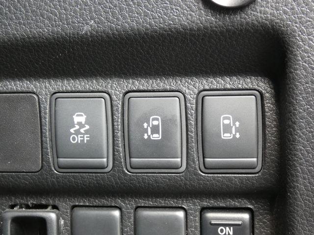 NISSAN ELGRAND 2017 Image 31