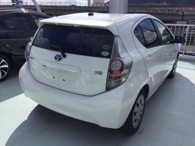 TOYOTA AQUA 2012 Image 31