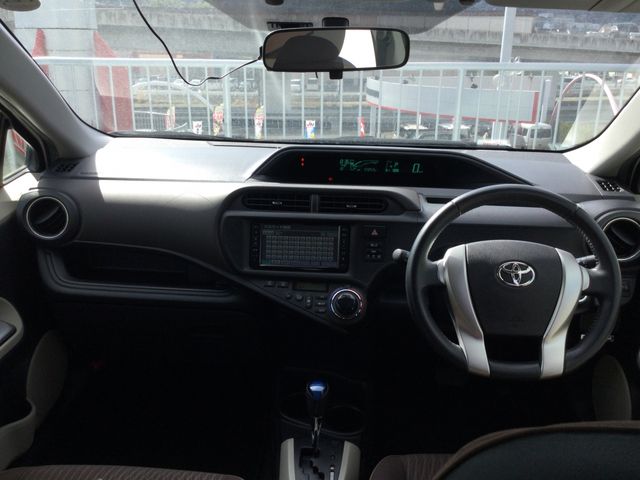 TOYOTA AQUA 2012 Image 31