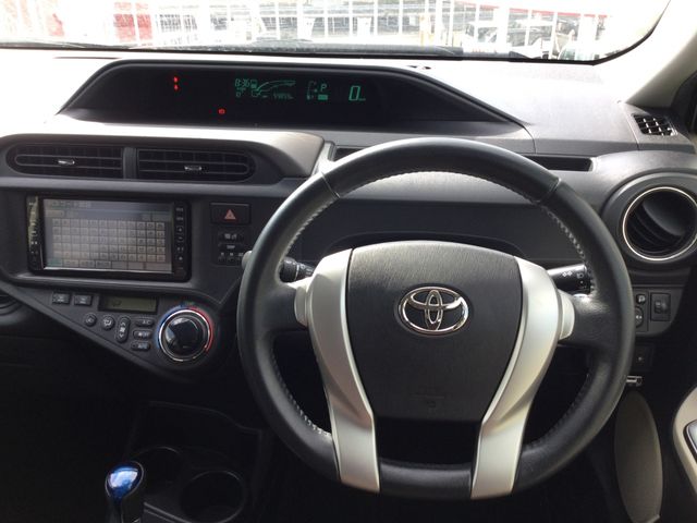 TOYOTA AQUA 2012 Image 31