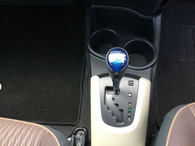 TOYOTA AQUA 2012 Image 31