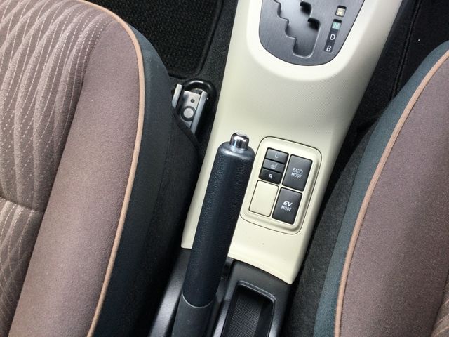 TOYOTA AQUA 2012 Image 31