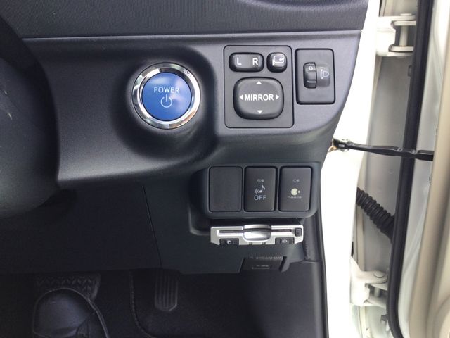 TOYOTA AQUA 2012 Image 31