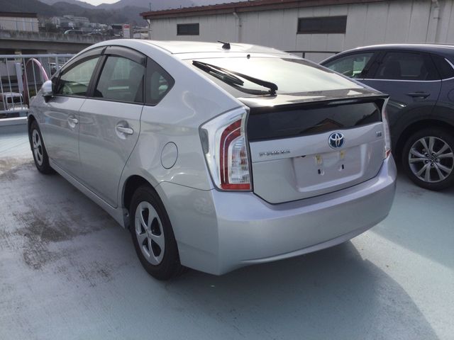 TOYOTA PRIUS 2013 Image 31