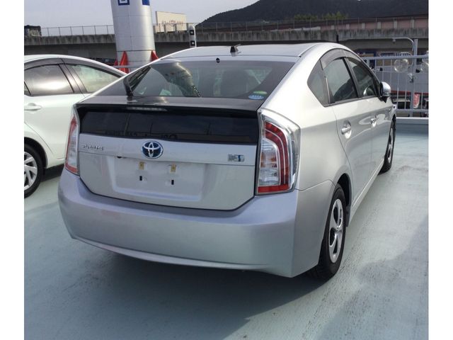 TOYOTA PRIUS 2013 Image 31