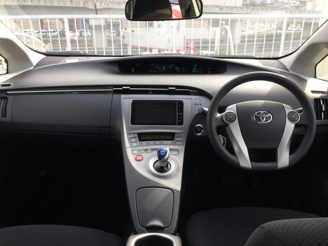 TOYOTA PRIUS 2013 Image 31