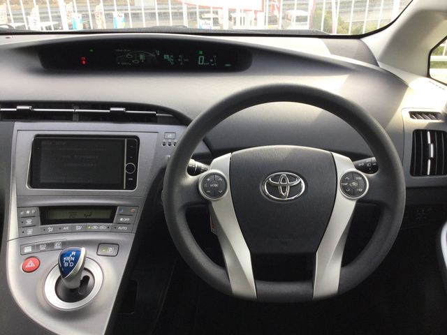 TOYOTA PRIUS 2013 Image 31