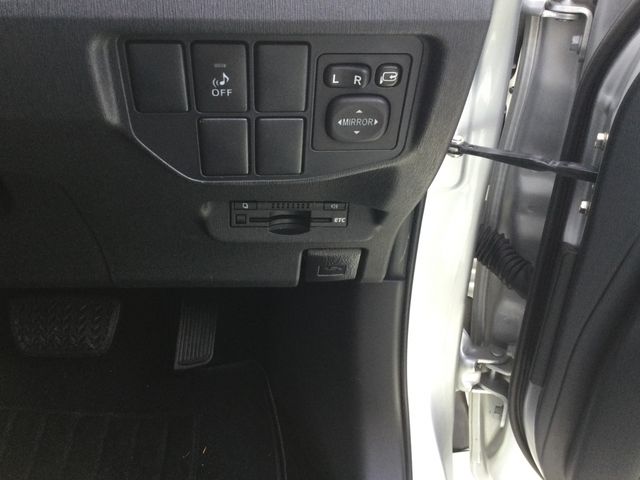 TOYOTA PRIUS 2013 Image 31