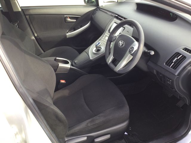 TOYOTA PRIUS 2013 Image 31