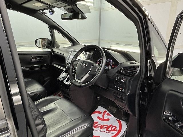 TOYOTA NOAH 4WD 2018 Image 31