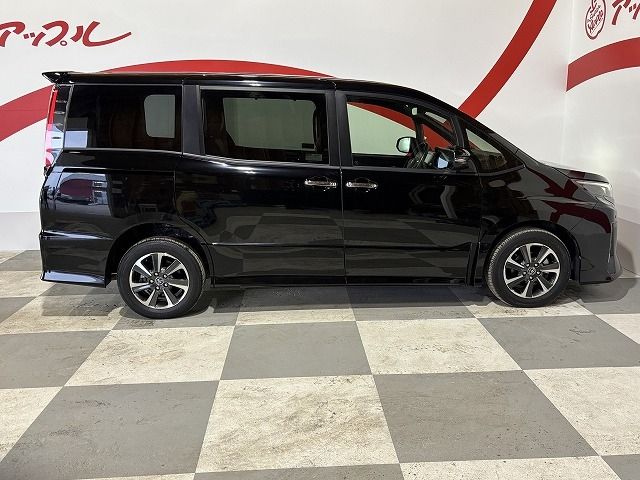 TOYOTA NOAH 4WD 2018 Image 31