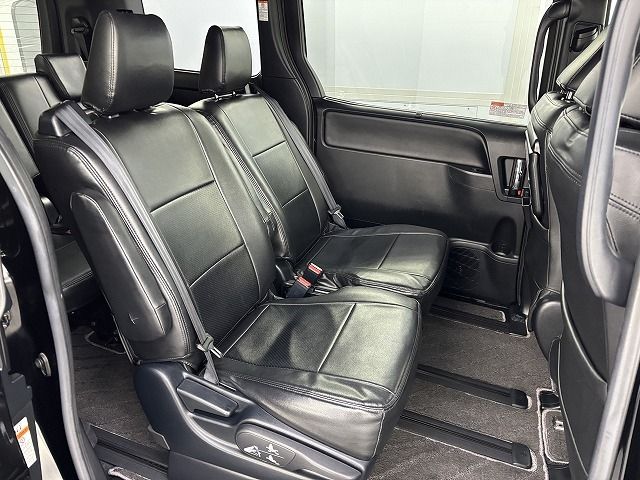 TOYOTA NOAH 4WD 2018 Image 31