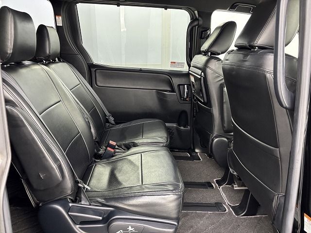 TOYOTA NOAH 4WD 2018 Image 31