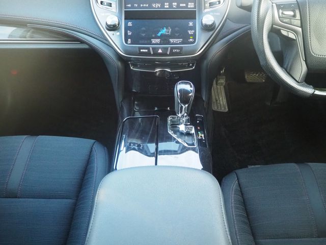 TOYOTA CROWN SEDAN HYBRID 2016 Image 31