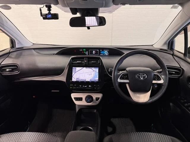 TOYOTA PRIUS 2017 Image 31