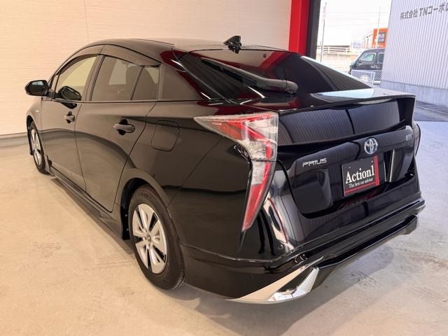 TOYOTA PRIUS 2017 Image 31