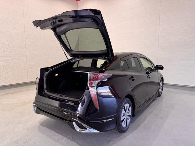 TOYOTA PRIUS 2017 Image 31
