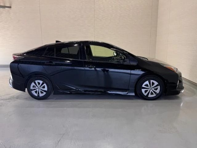 TOYOTA PRIUS 2017 Image 31