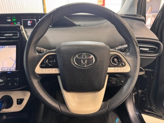 TOYOTA PRIUS 2017 Image 31